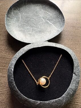 Classic Gold Pearl Circle Pendant Necklace - Women’s Elegant Jewelry